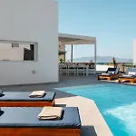 فيلة Naxos Superior