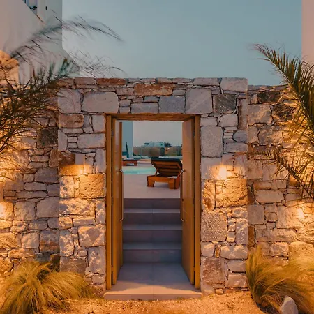 فيلة Naxos Superior